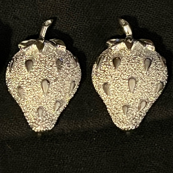 Strawberry Ice Demi Parure - Picture 3 of 11